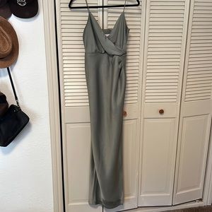 Bhldn size 4 moss. Wore to a wedding once as bridesmaid.. in good condition!